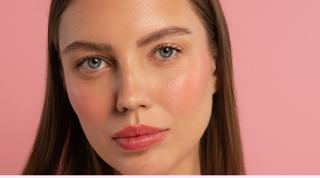 Productos 2 en 1 para labios y mejillas: tres opciones para un look fácil y rápido