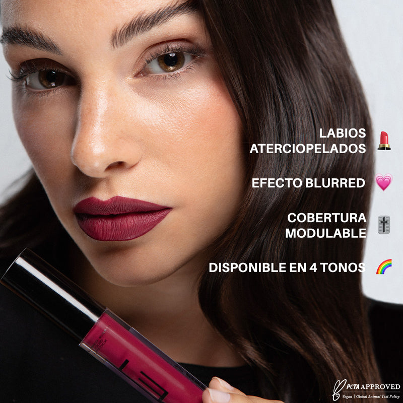 Blurred Kiss Liquid Lipstick Pintalabios